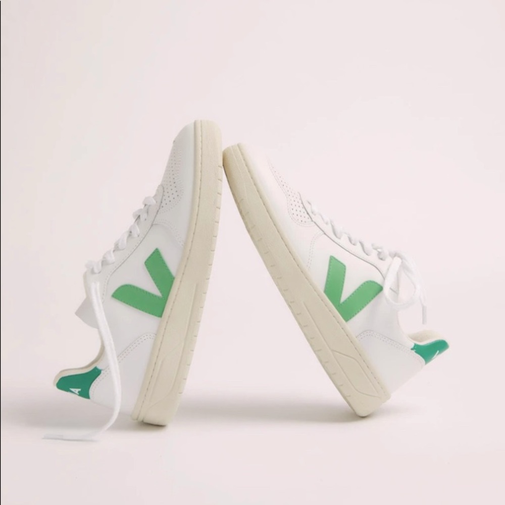 Veja V10 Sneakers